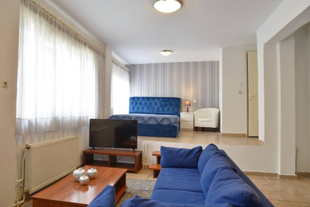 A Modern Bright Studio In The Center Of Kastoria 아파트 외부 사진